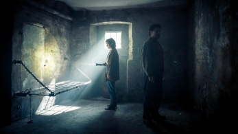 Ulrike (Henriette Confurius) und Larssen (Fahri Yardim)