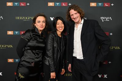 V.l.: Anca Miruna Lazarescu (Regisseurin), Jean-Young Kwak (RTL) und Felix von Poser (Produzent)
