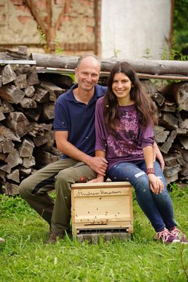 Ferkel- und Bienenzüchter Hubert, Andrea
