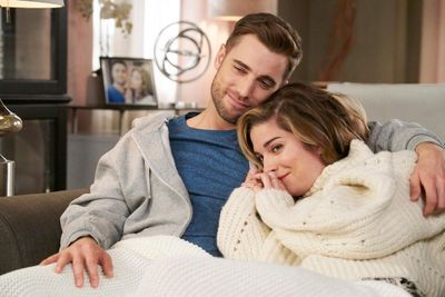 Alexis Rose (Annie Murphy), Ted Mullens (Dustin Milligan)